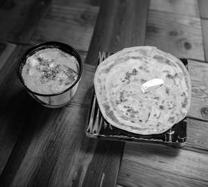 Kadhai paneer with 2 laccha paratha