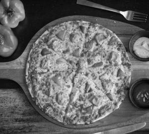 Tandoori chicken pizza 