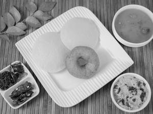 2 Idly Vada