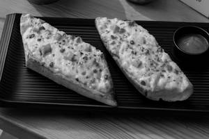 Cheese And Chillis Garlic Bread With Hot Chocolate