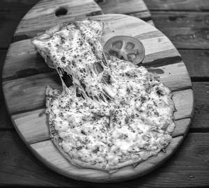 Veg schezwan pizza