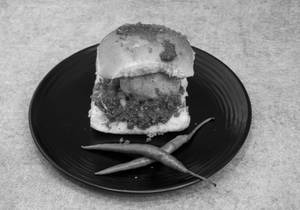 Schezwan Vada Pav [1 Piece]