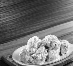 Veg Cheese Makhani Momos         (8 pcs)
