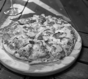 Special veg cheese pizza
