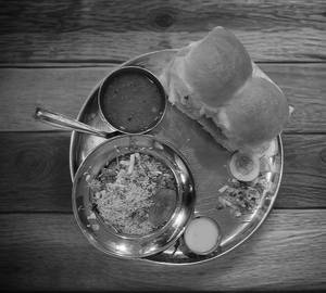 Potato single vada sample with 2 paas