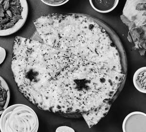 Stuffed kulcha paneer