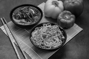 Gravy Manchurian & Vegetable Noodles