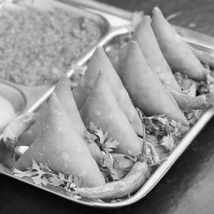 Dal Kanda Samosa