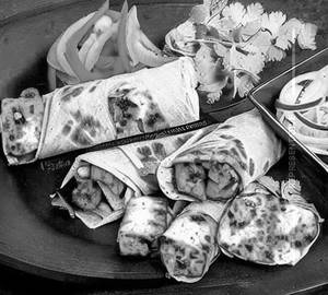 Paneer tikka roll