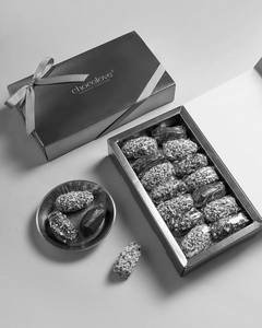 Assorted Dates Gift Box - 14 Pcs