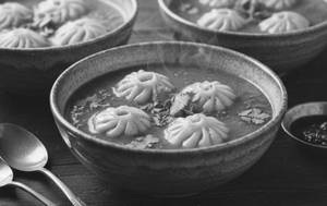 Dhaba Tawa Masala Gravy Veg Momo