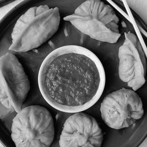 Veg Fried Momos [8 Pieces]