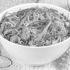 Chicken Hakka Noodles (White )