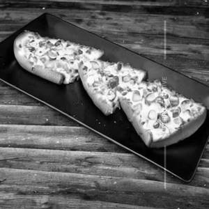 Vegetable cheese garlic bread