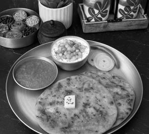2 Aloo Pratha With Curd Dhaniapatti And Pudina Chutney