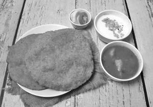 2 Bedmi Poori With Aloo Ki Sabzi And Dahi Raita