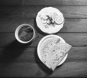 2 Tawa Roti With Chicken Curry (2 Pieces)