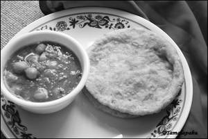 Peas kachori (2 pcs) + chholar dal + misti