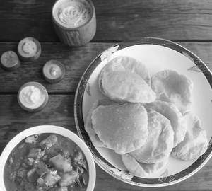 Tamatar aloo with 5 Puri