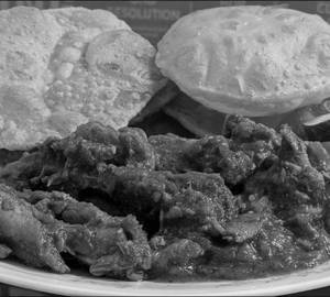 Luchi (4 pcs) + chicken kasha + misti