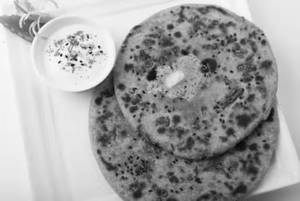 Pyaz Mirchi Paratha