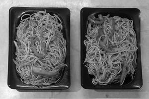 Veg Chilli Hakka Noodles Double Pack [Serves 2]