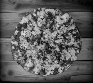 Paneer tikka pizza