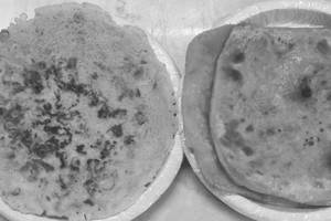 Besan Chilla With 2 Plain Paratha