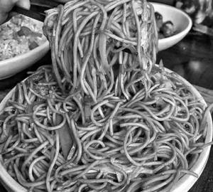 Veg garlic manchurian noodles