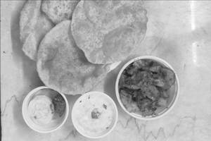 Achari Jeera Aloo With 4 Poori