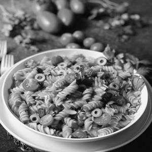 Speedy red sauce pasta