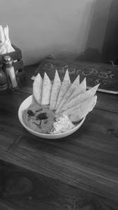 Betroot Hummus With Pita Bread