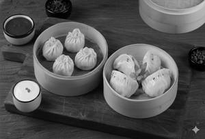 Veg Momos (4 Pcs) + Chicken Momos (4 Pcs)