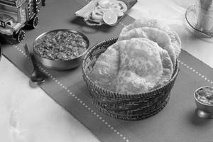 Puri (4 Pcs) With Aloo Sabji
