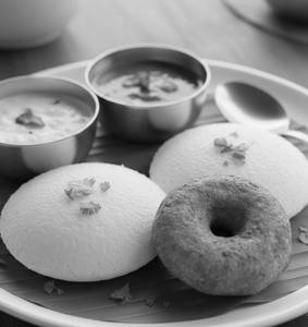 Idli(2Pcs)+1 Vada