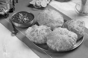 Chole With Puri(4pcs)