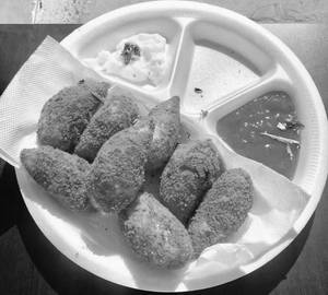 Fried Soyabean Momos [6 Pieces]