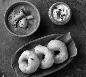 Vada ( 4 Pcs (