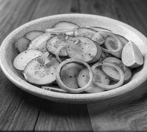 Classic onion Rum salad