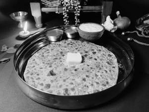 Gobhi Pyaaz Paratha (1 Pc - Whole Wheat)