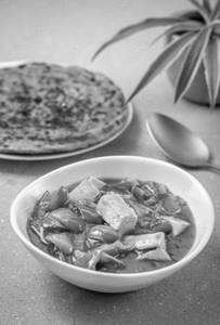 Paneer Chilli( Dry 8Pc.)With Lachha Paratha(2Pc.) Combo