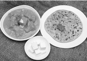 Aloo Paraatha(2Pc.) With Matar Paneer(Half) Combo