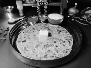 Aloo Pyaaz Paratha (1 Pc - Whole Wheat)