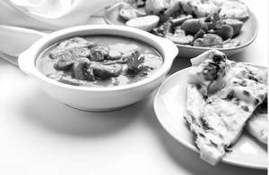 Mushroom Masala(Half) With Tandoori Roti