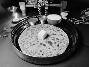 Masala Besan Paratha (1 Pc - Whole Wheat - Spicy)