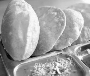 Poori Sabjee(5Pc.)+Salaad+Pickle