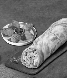 Paneer Makhani Roll + Paneer Kurkure Momo