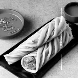 Veg Noodles Schezwan Cheese Roll
