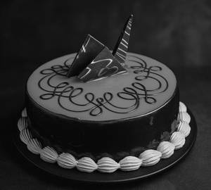 Eggless Choco Strawberry Cake