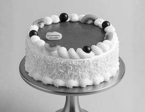 Strawberry Cake Eggless (900gms)